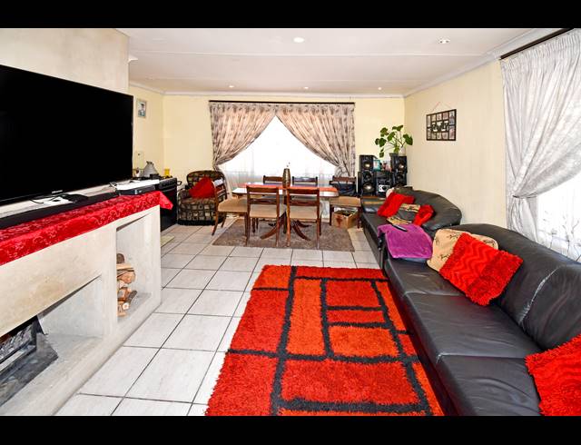 3 BEDROOM HOUSE FOR SALE IN BRAMLEY VIEW